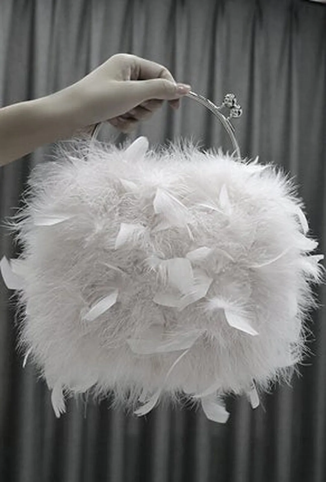 FIFI - FEATHER CLUTCH BAG