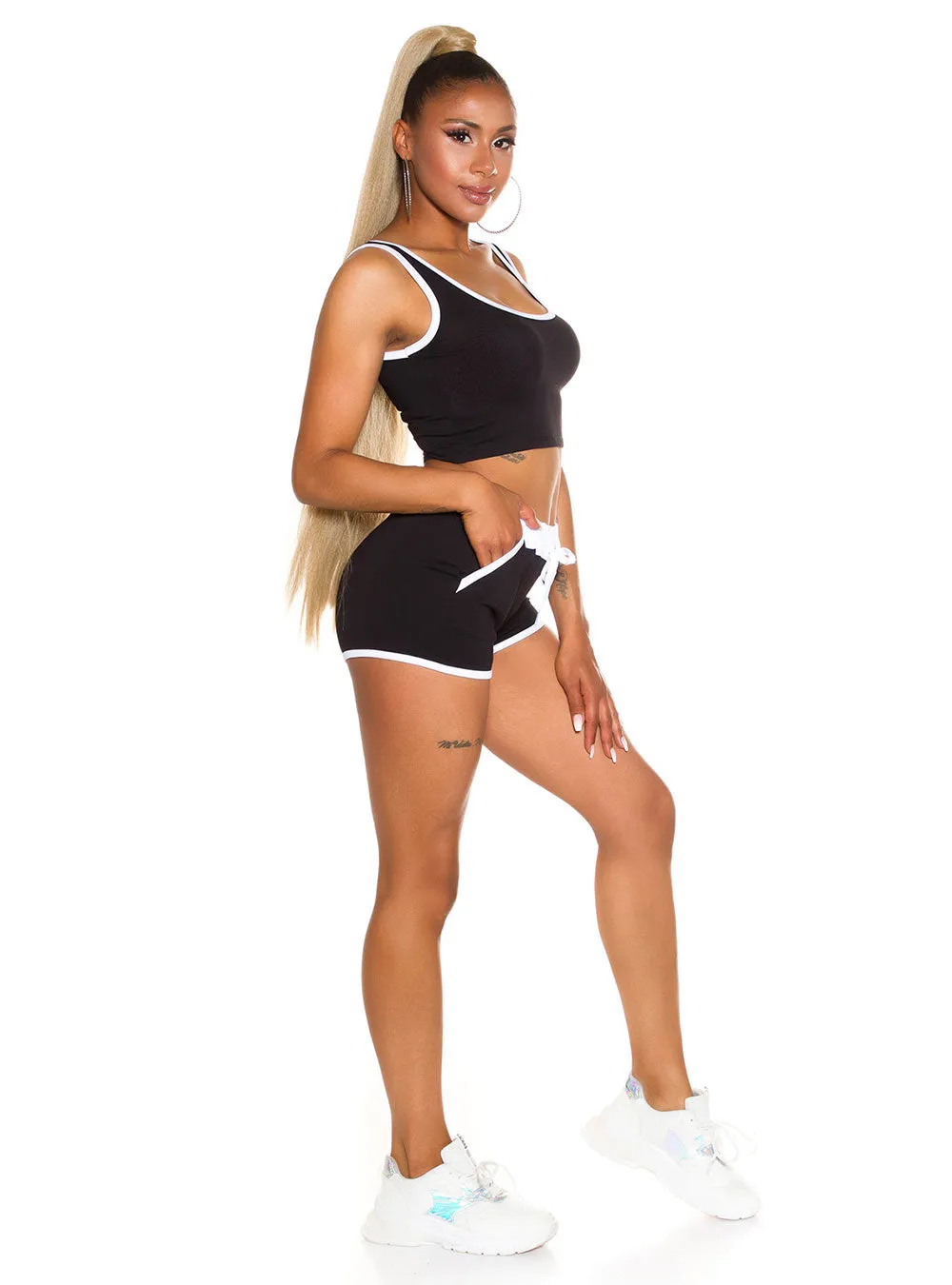 KouCla Sporty Set Crop Top and Shorts