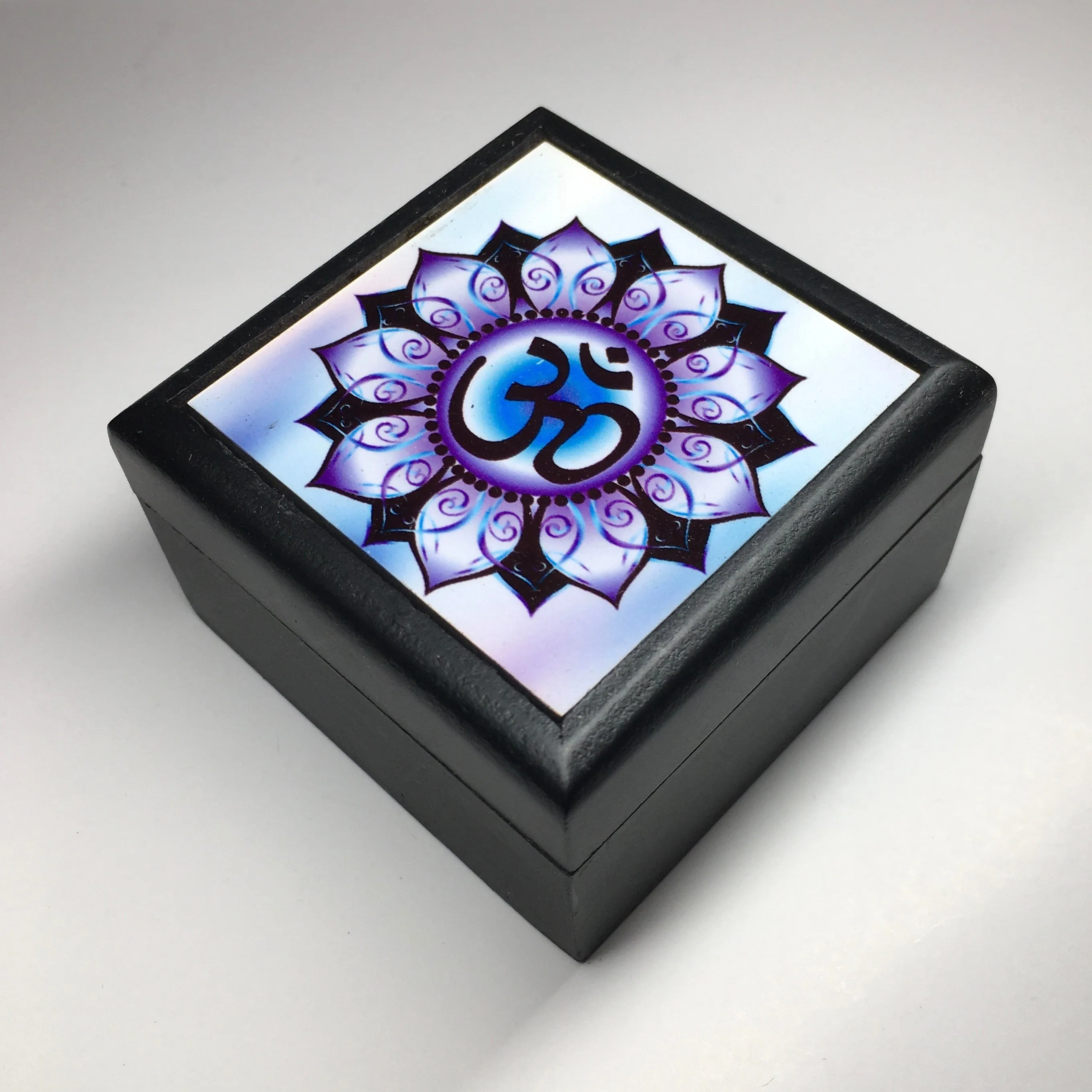 Om Keepsake Lined Box