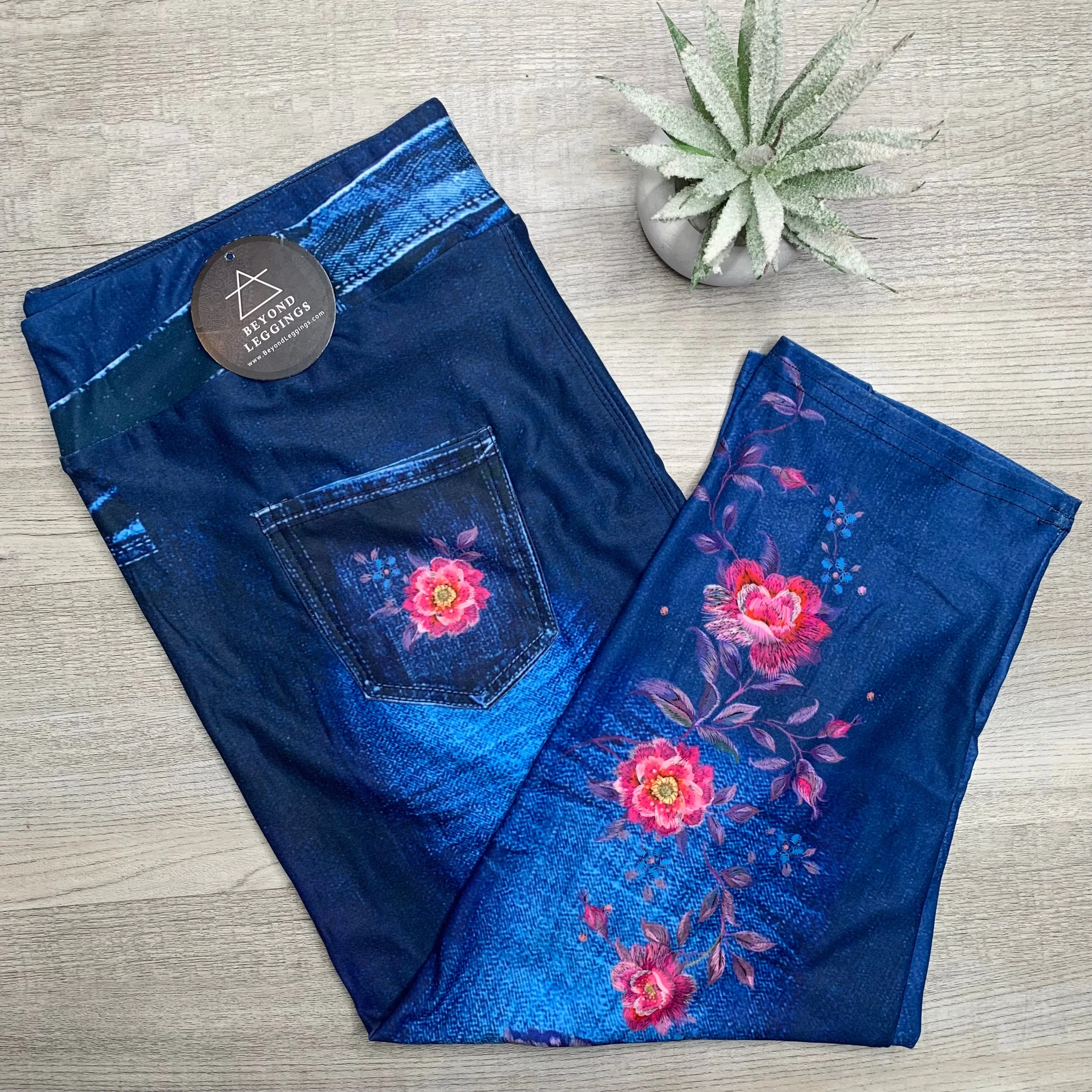 "Embroidered" Floral Denim Print Capri Leggings w/ Back Pockets